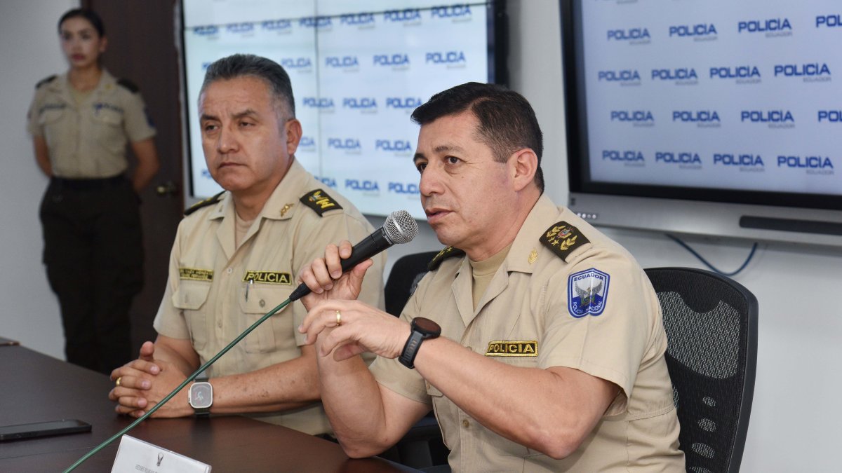 En rueda de prensa la Policía hizo la recomendación de adquirir pitos.