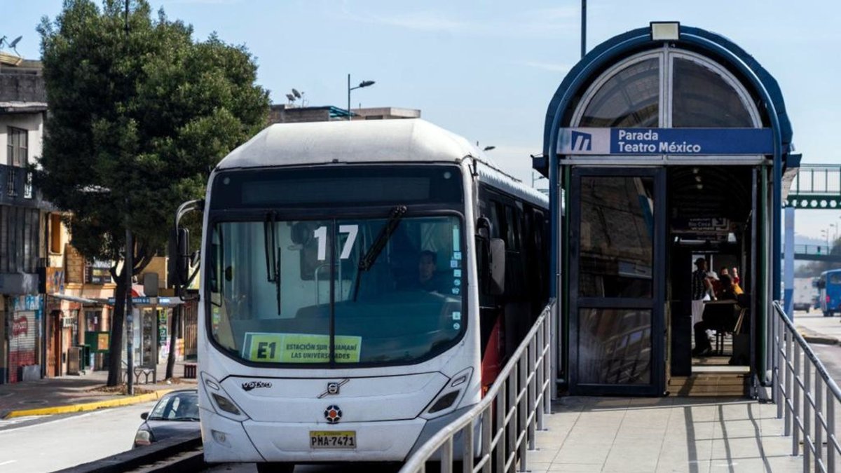 El horario habitual del Trolebús y la Ecovía, de lunes a viernes, es de 05:00 a 22:00.