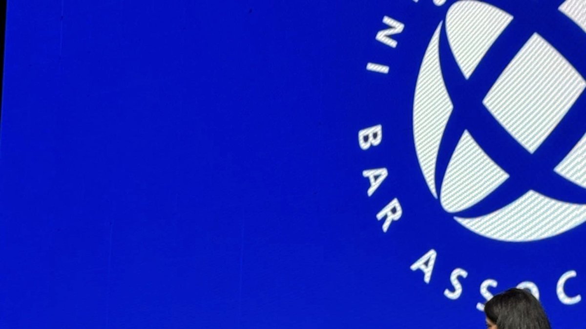 Ciudad de México. Almudena Arpón de Mendívil (izq.), junto a Rigoberta Menchú, en la cita internacional.