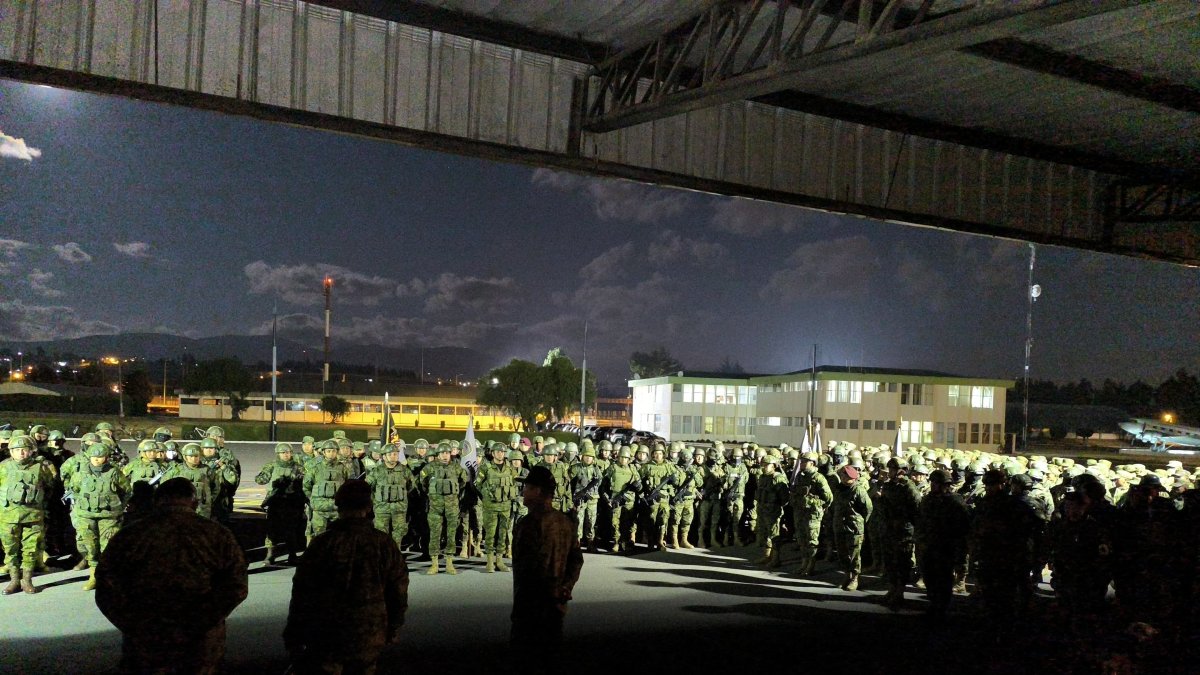 Fuerzas Armadas se preparaban para el patrullaje.