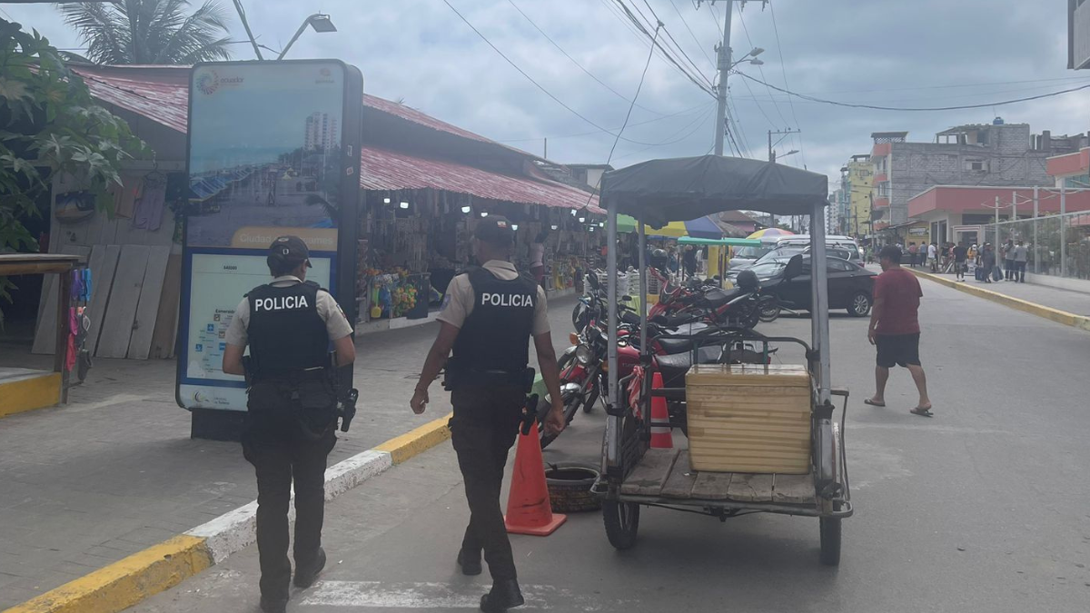 Policía busca a la menor desaparecida en Atacames.