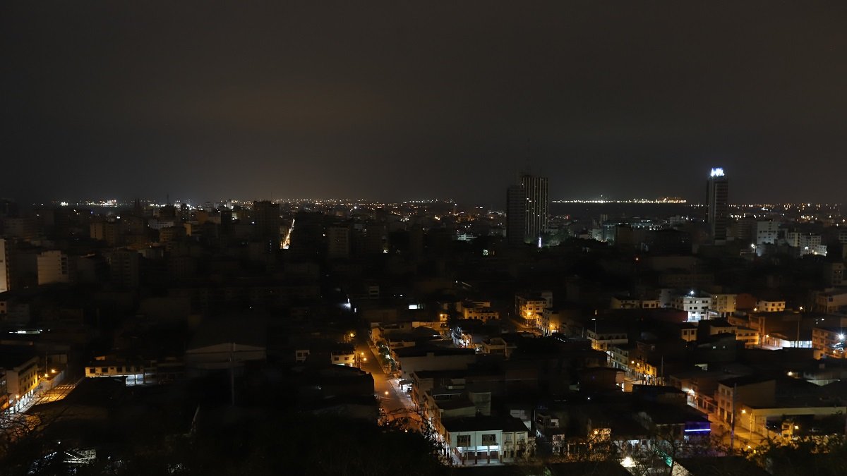 A las 00:30 de este jueves 19 de septiembre, varios sectores del centro de Guayaquil sufrieron cortes de energía eléctrica.