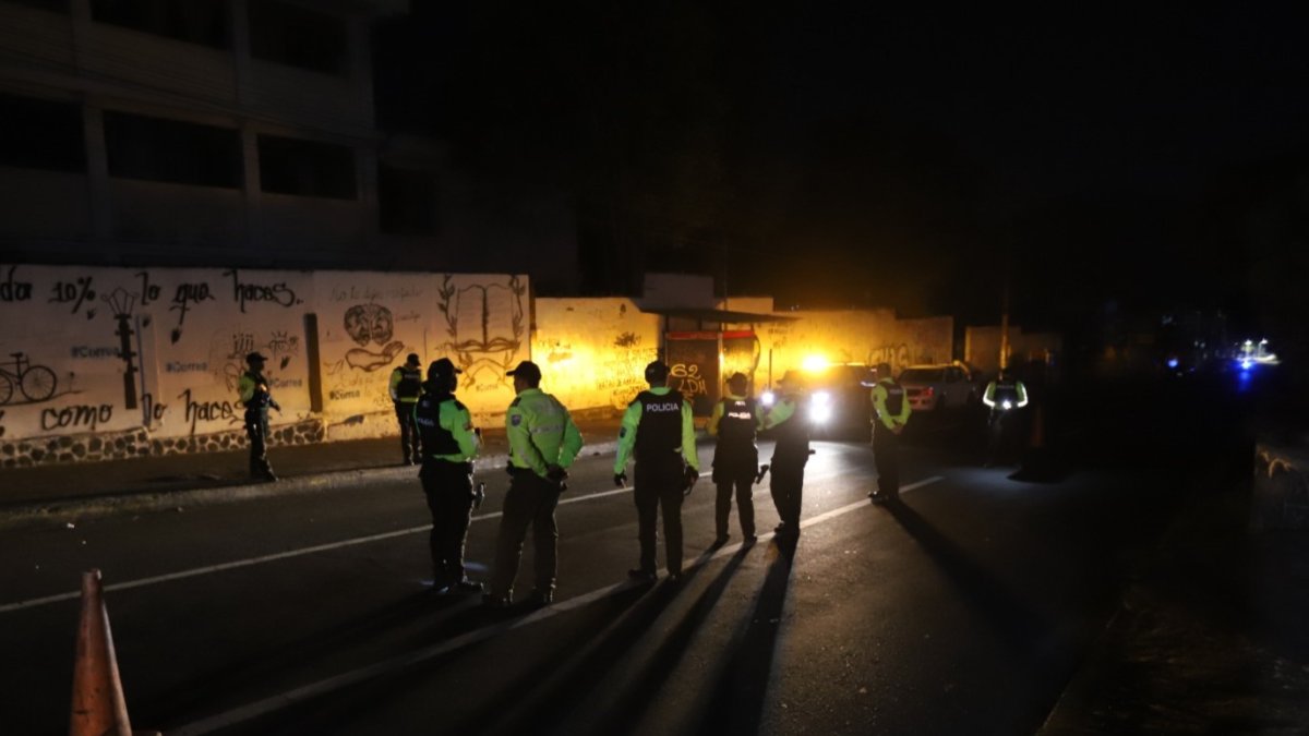 En El Condado se controló a los vehículos durante el corte de luz.