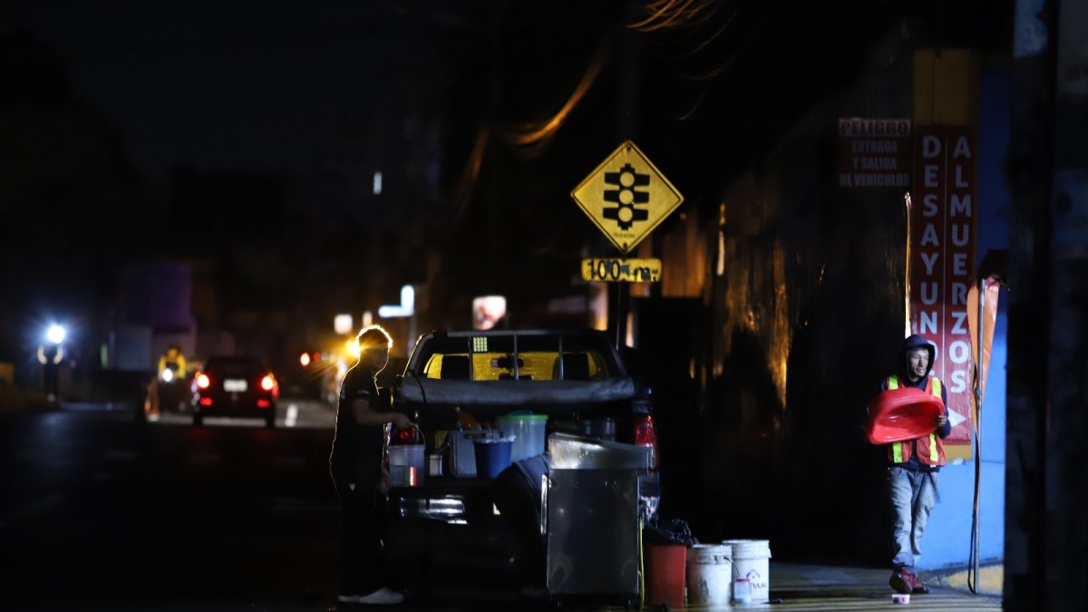 Comerciantes y locales comerciales finalizaron antes la jornada por el corte de luz.