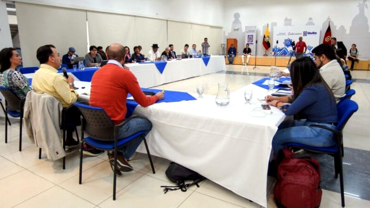 Representantes de diversos colectivos dialogaron con Pabel Muñoz.