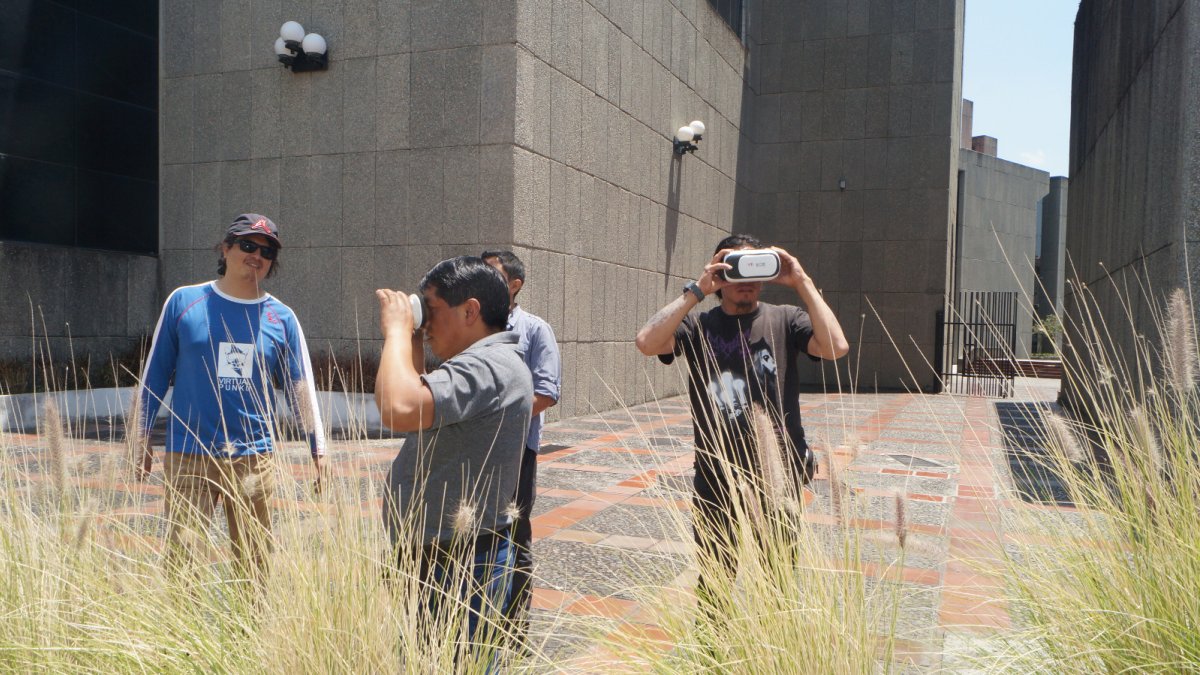 Cuenca. Visitantes al complejo arqueológico cumplen recorrido virtual.