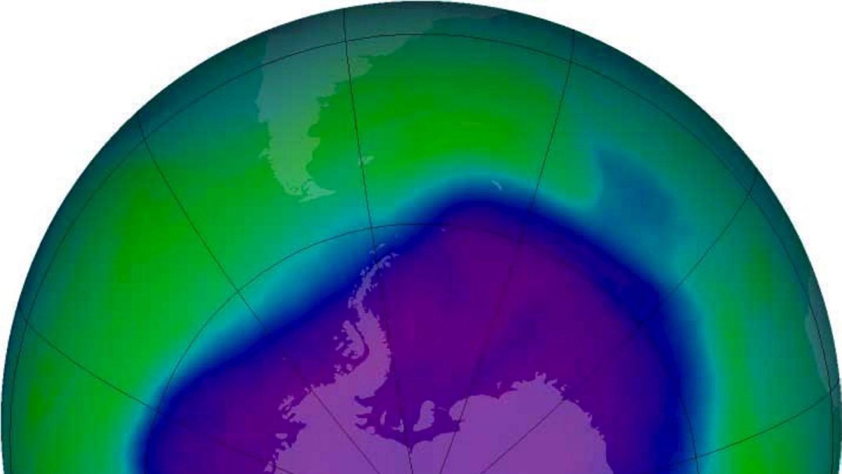 Una imagen de satélite de la capa de ozono de la tierra sobre la Antártica.