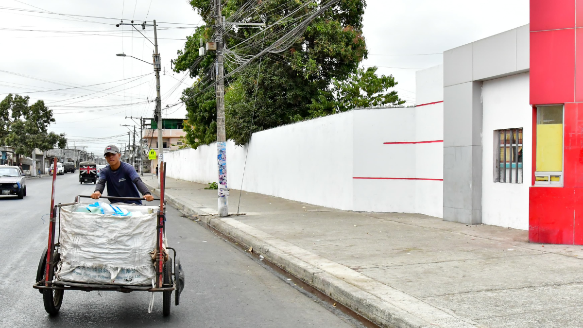 Exteriores de la unidad educativa.