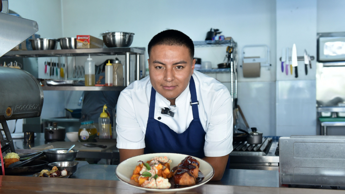 Daniel Iza innova con sus platillos.
