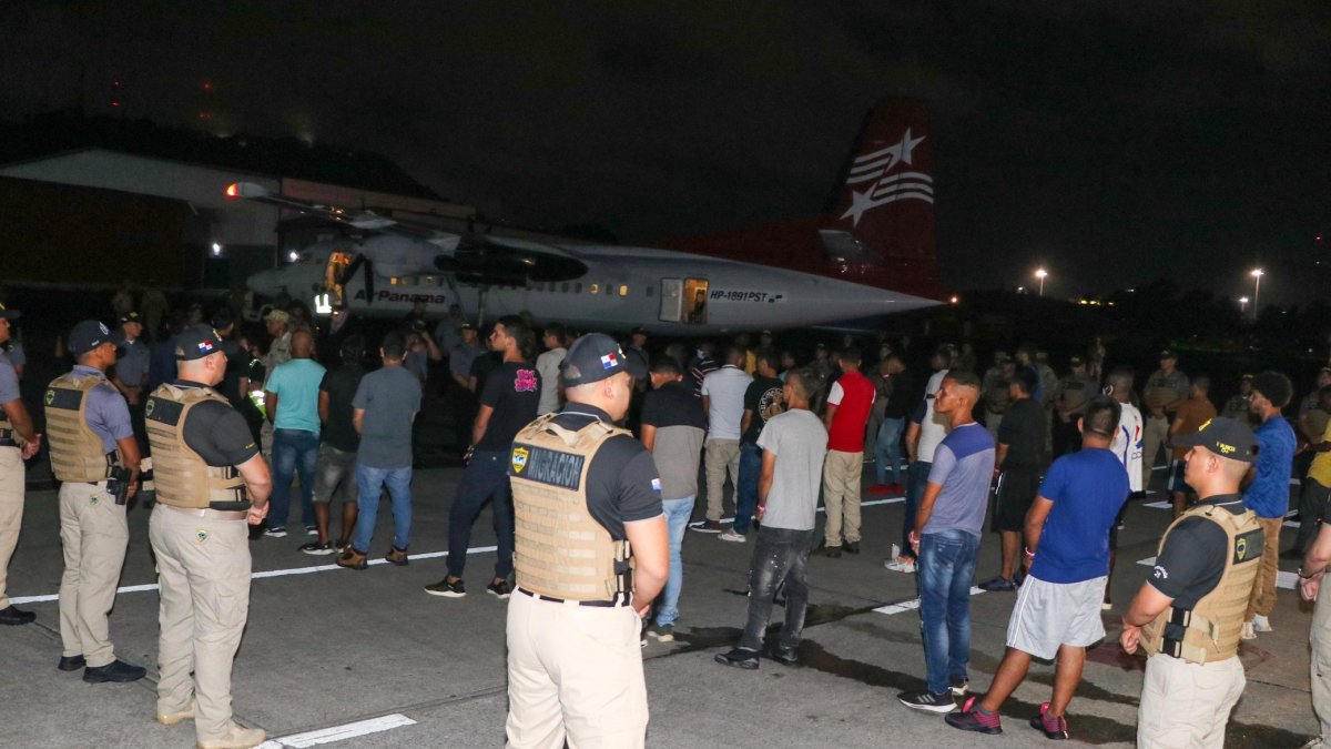 Foto referencial del proceso de deportación desde Panamá.
