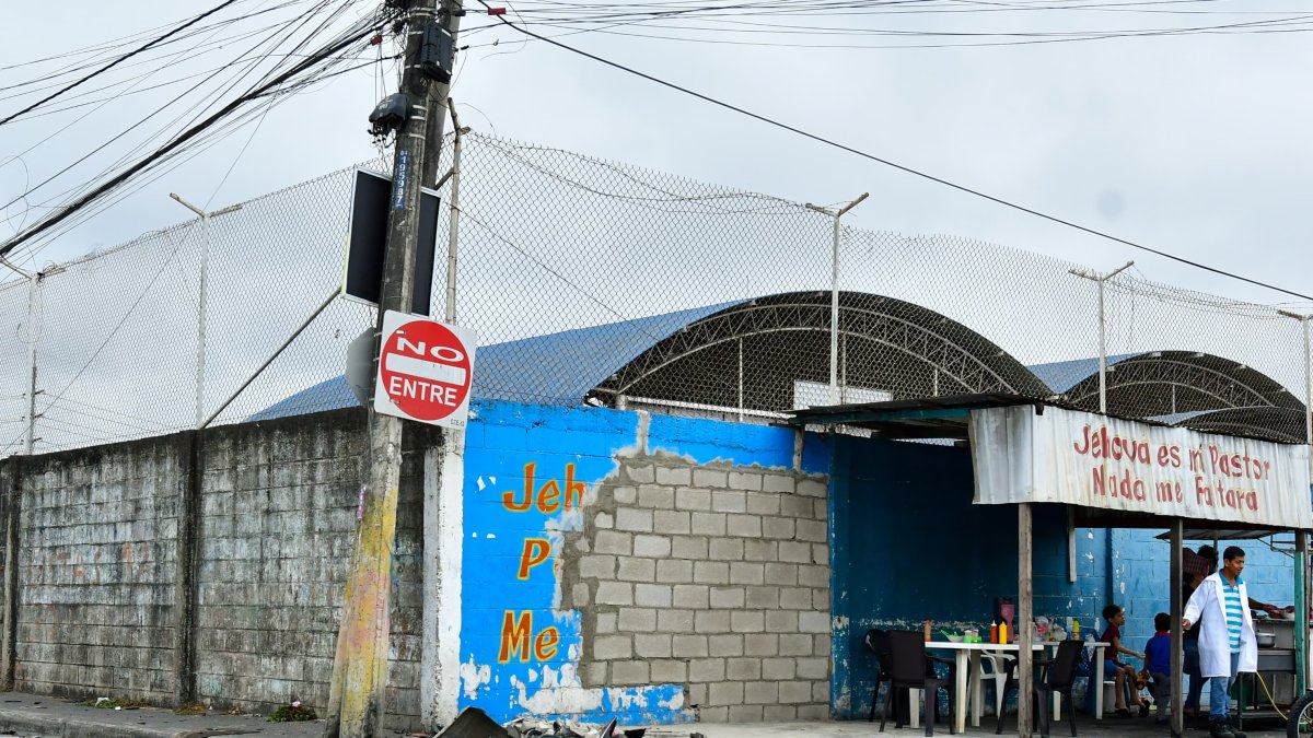 El accidente involucró una camioneta de la empresa pública Segura EP.