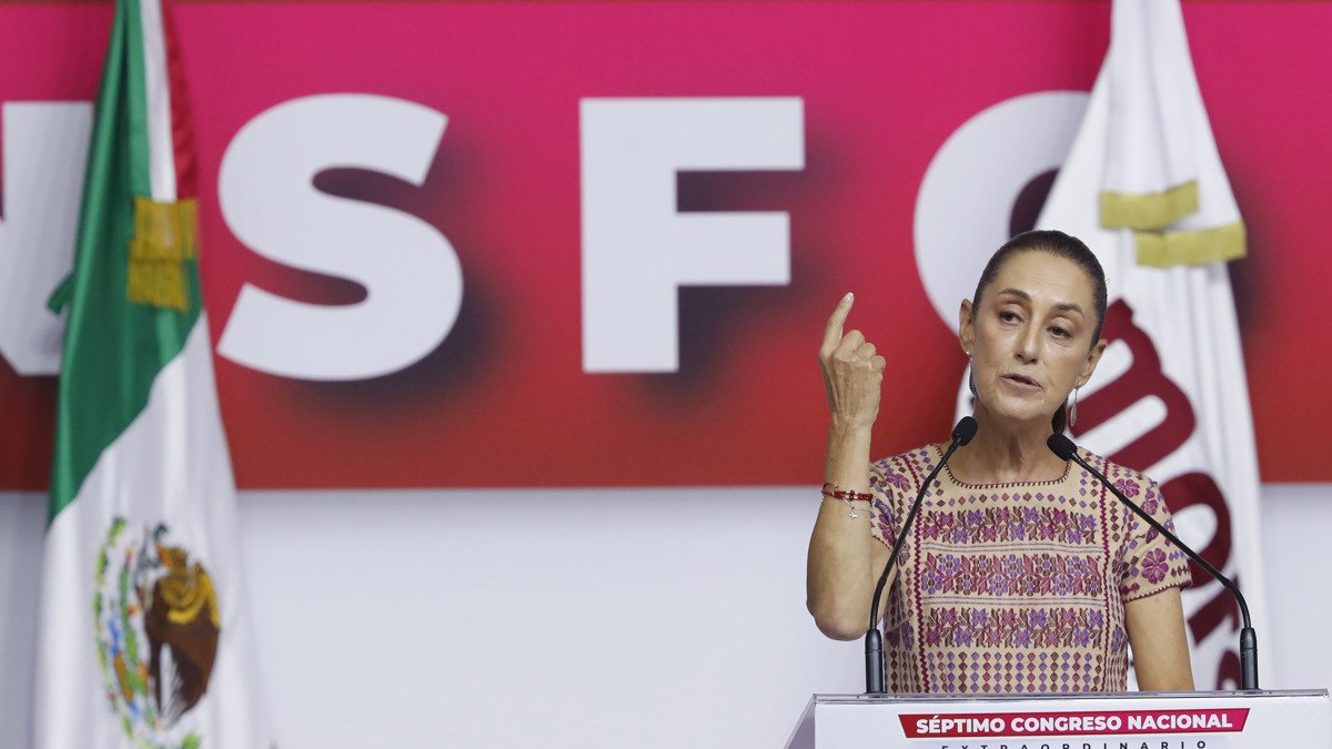 La presidenta electa de México, Claudia Sheinbaum, habla durante en el VII Congreso Nacional Extraordinario de Morena este domingo 22 de septiembre, en la Ciudad de México.