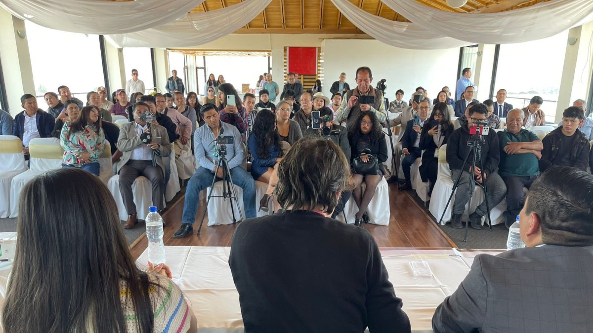 Algunos precandidatos prefirieron evadir la pregunta sobre su equipo de trabajo.