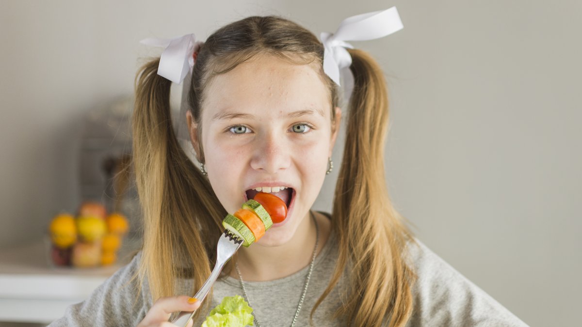 Descubre si una dieta vegana es adecuada para los niños.