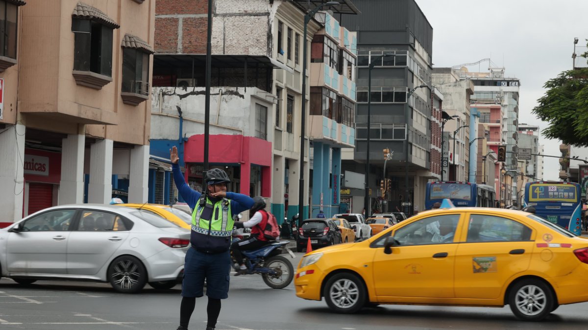 El personal de la ATM estuvo distribuido en el centro, sin embargo hubo confusión debido a que unas cuadras estaban con energía y otras no, lo que complicó la circulación.