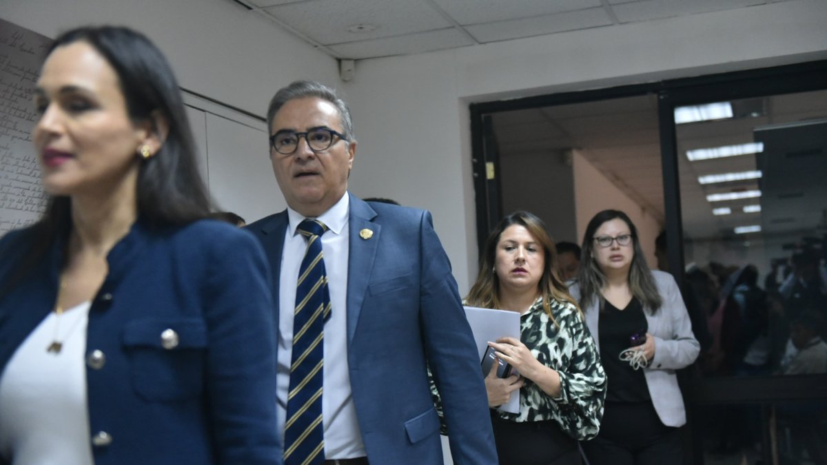 Antonio Goncalves, ministro de Energía, al ingresar a la rueda de prensa, este 23 de septiembre de 2024