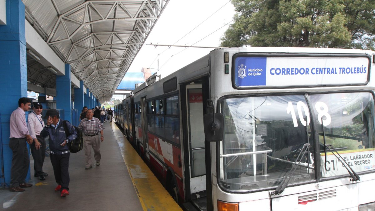 El Trolebús inicia operaciones a las 05:00, de lunes a viernes.