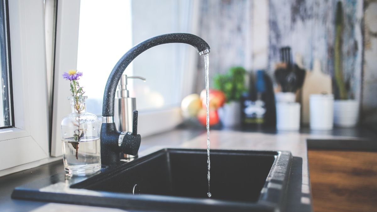 El flujo de agua se mantendrá durante los apagones.