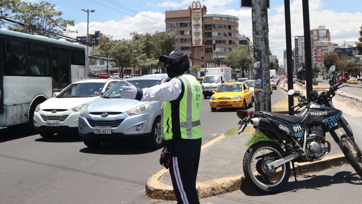 La AMT informó sobre diferentes acciones que tomará en el tránsito en Quito, por los cortes de luz.