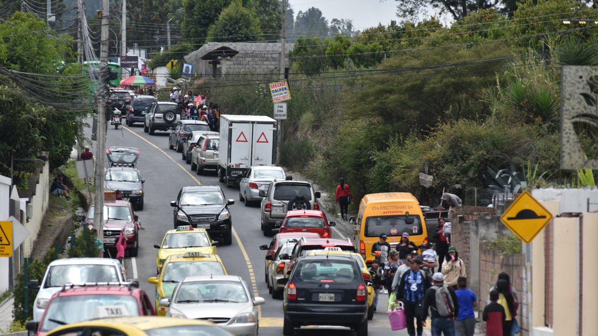La medida está vigente para autos y motos. No aplica para personas con discapacidad o de la tercera edad.