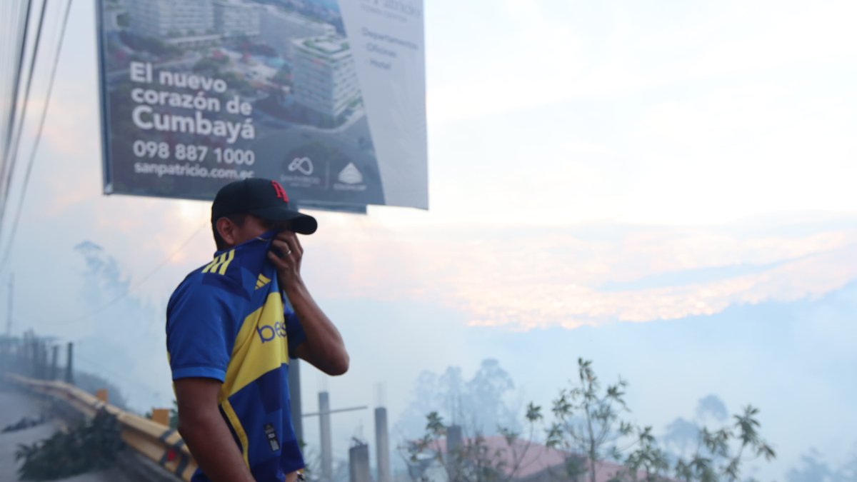 Un incendio forestal afecta a Guápulo, en Quito, la tarde de este martes 24 de septiembre del 2024