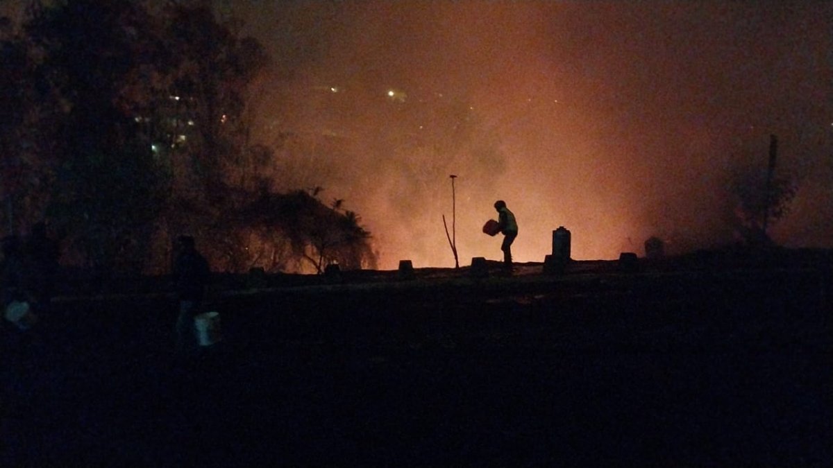 Lugar: El incendio de gran magnitud se propaga hasta otras localidades afectando zonas residenciales.