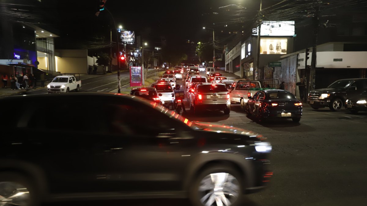 Las conexiones hacia la avenida Simón Bolívar se suspendieron desde la tarde de este 24 de septiembre por el incendio en Quito.