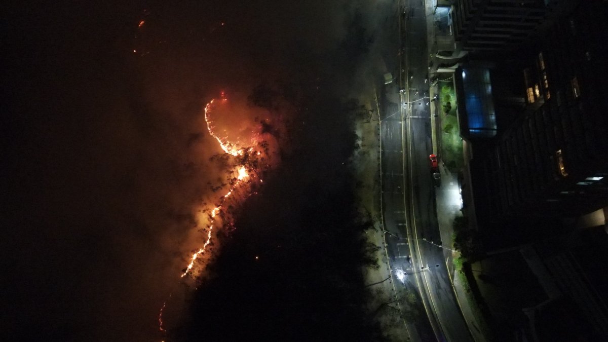 Entidades técnicas piden a la población no salir de sus viviendas para que los equipos de emergencia puedan desplazarse con facilidad.