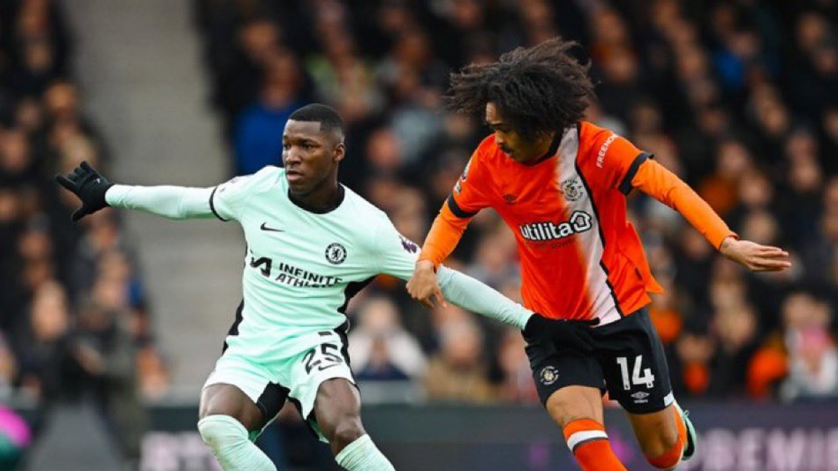 El jugador ecuatoriano Moisés Caicedo es titular en Chelsea