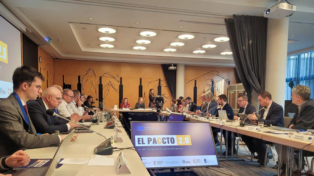 Reunión. Delegados de Ecuador y de otros siete países se mantienen en sesión para analizar estrategias para combatir el crimen transnacional.