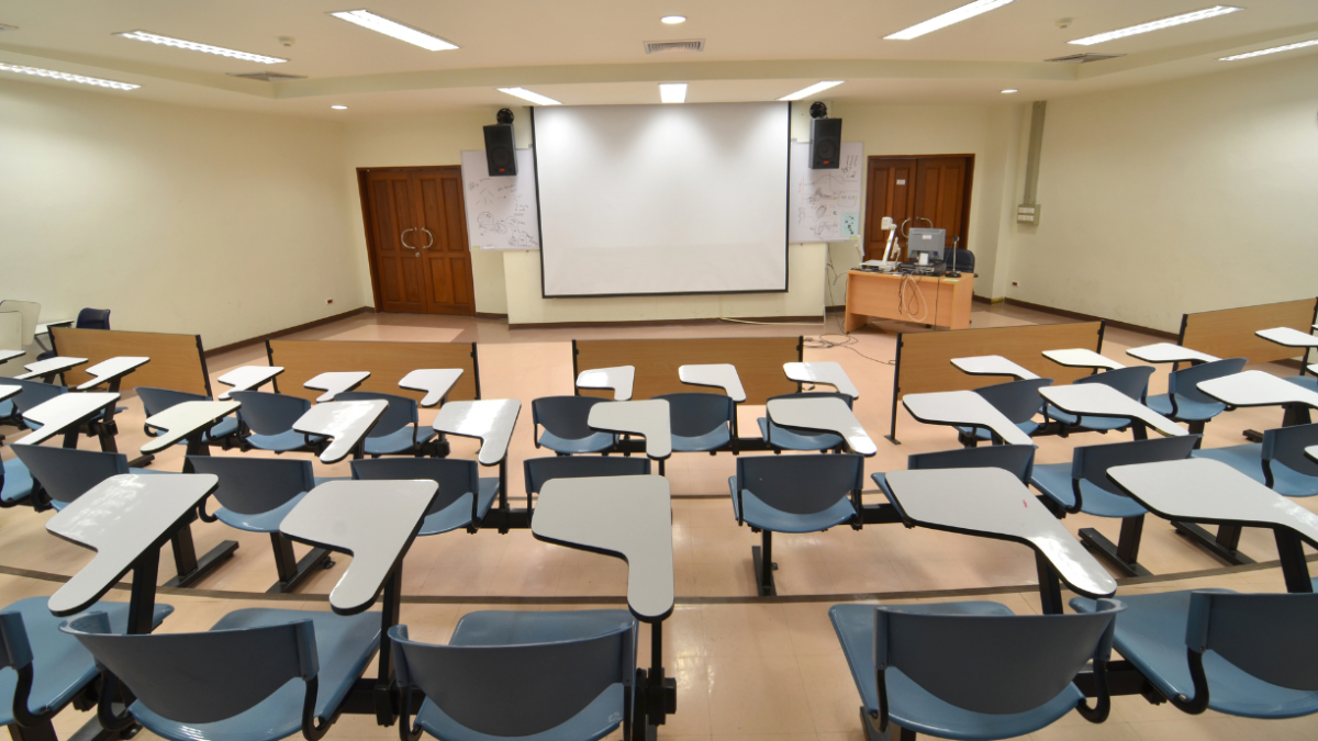 Referencial. Aula de clases vacía.