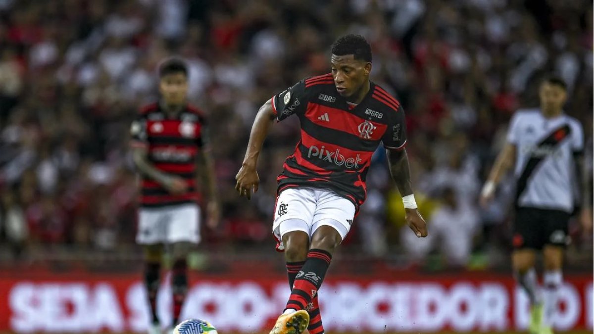 El extremo ecuatoriano espera ser titular en el Campeón del Siglo, de Uruguay.