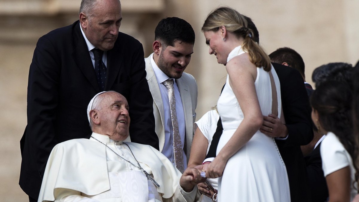 El Papa Francisco se reúne con los fieles