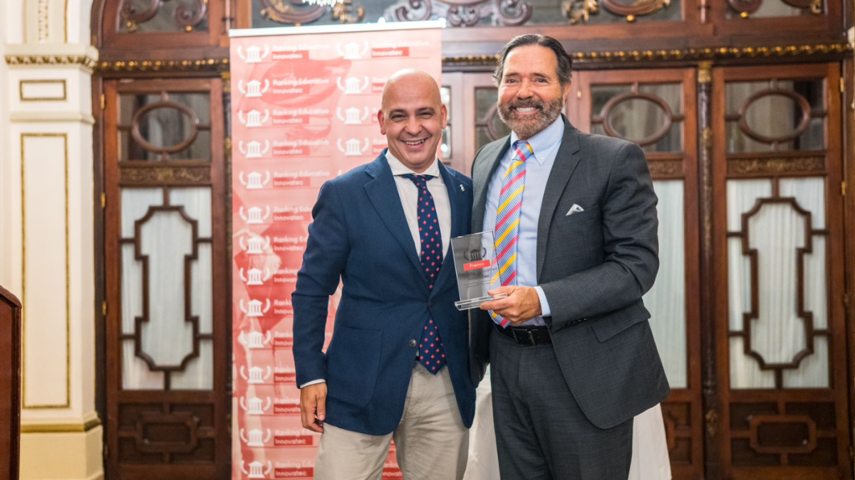 Carlos Ortega Maldonado, Canciller de la UEES, recibe en Sevilla el reconocimiento que posiciona a la universidad como la mejor de Iberoamérica en el ranking Innovatec 2024