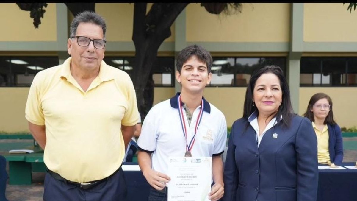 Galo Ruiz ganó el segundo lugar en la feria Challenger 593 del colegio Mariscal Sucre