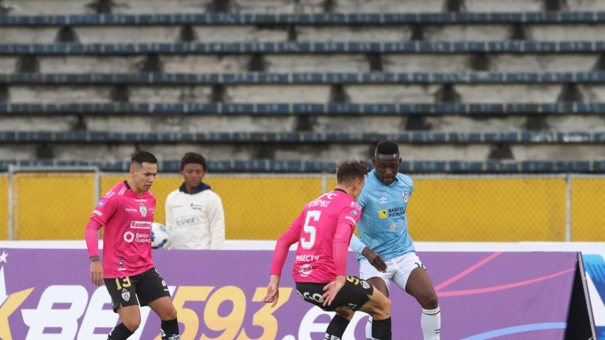 Universidad Católica e Independiente del Valle empataron 2-2 en el estadio Olímpio Atahualpa