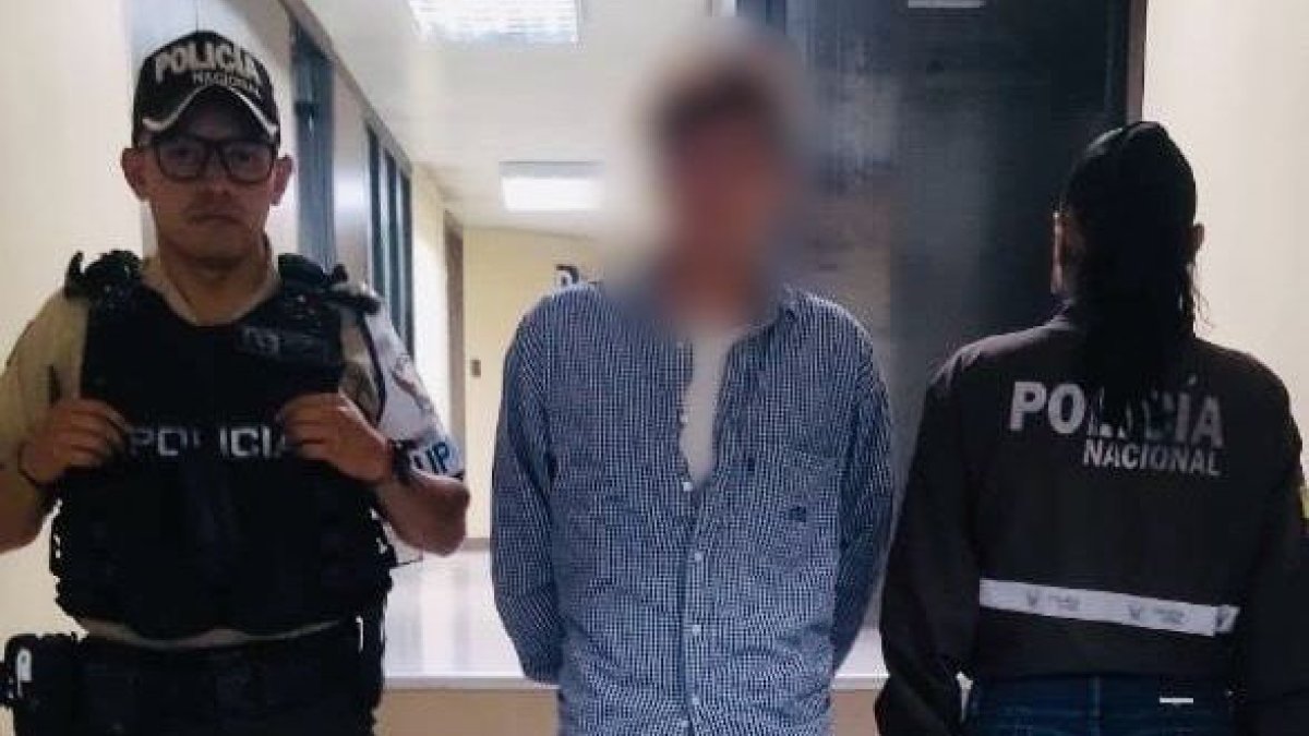 El joven es sospechoso de provocar el incendio en Guápulo.