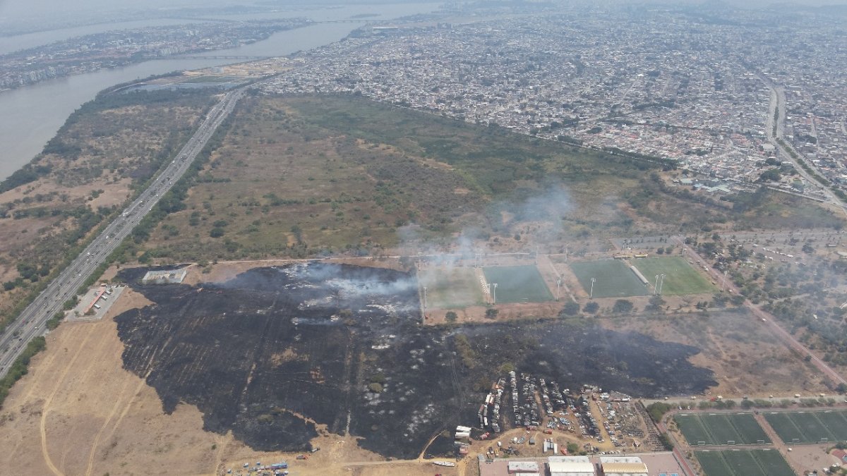 Once unidades del Cuerpo de Bomberos trabajaron en el sitio; el fuego fue controlado.