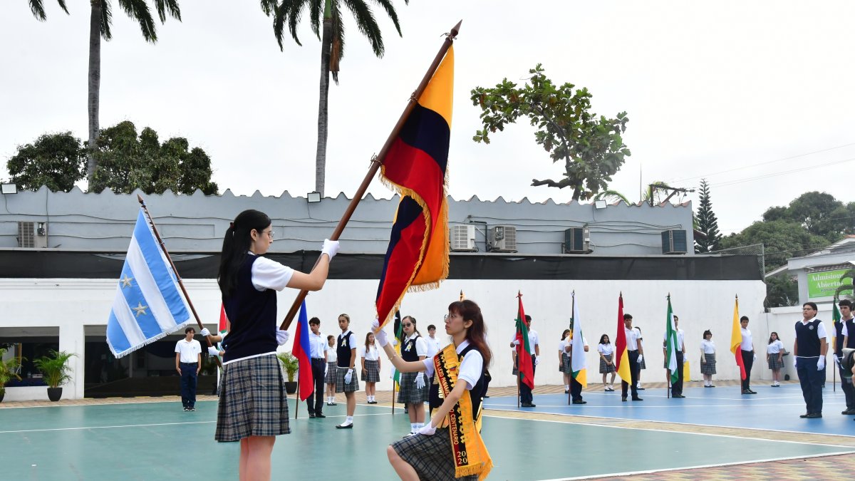 Cifra. Más de 49 mil estudiantes en la zona 8 participaron de este acto.