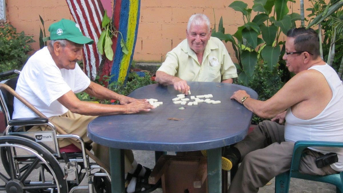 Los residentes del hospital asisten a espacios de recreación