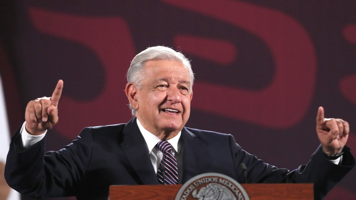 El presidente de México, Andrés Manuel López Obrador habla en su conferencia de prensa matutina en Palacio Nacional.