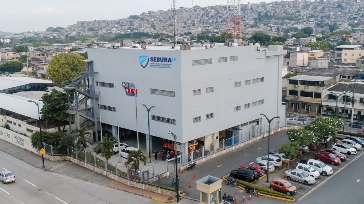 Este viernes 27 de septiembre se observó a personal policial en las instalaciones de Segura.