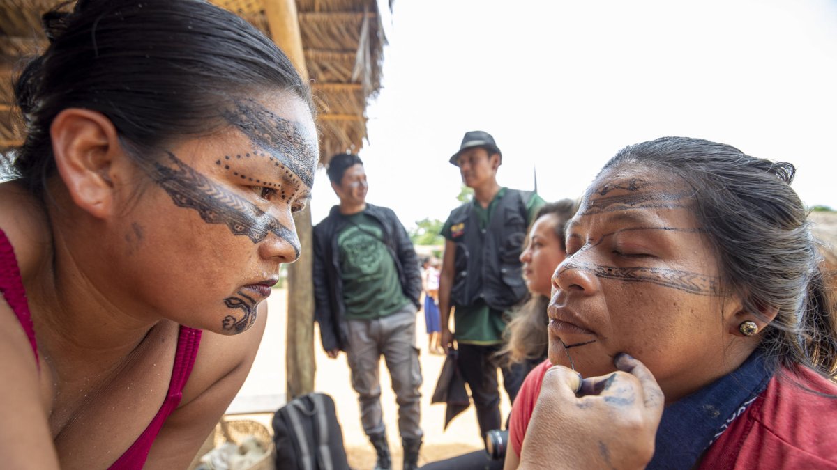 Etnia. Dos indígenas de la comunidad kichwa de Sarayaku, en el corazón de la selva amazónica ecuatoriana.
