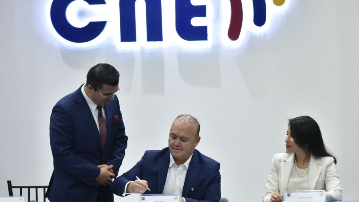 Luisa González y Diego Borja de la Revolución Ciudadana inscribieron sus candidaturas a la Presidencia este sábado 28 de septiembre