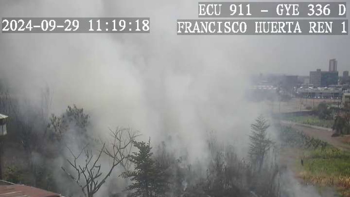 La columna de humo fue vista en diferentes sectores del norte de Guayaquil.