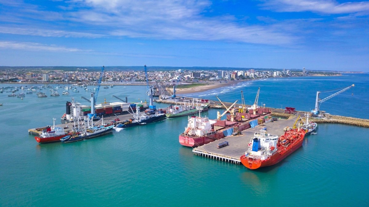 Terminal. Actividades comerciales en el puerto de Manta, en Manabí.