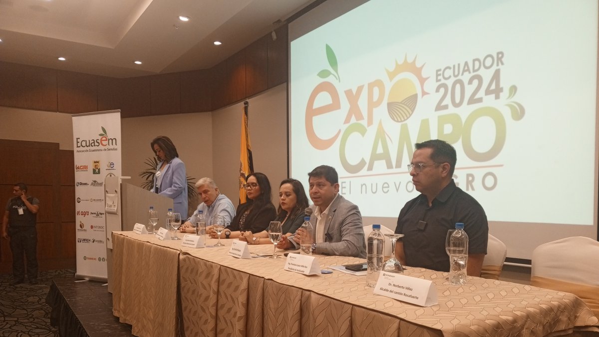 Presentación. Autoridades anuncian la feria de semillas.