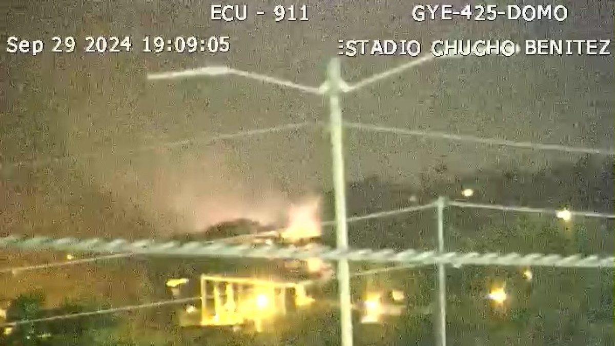 Se reporta quema de maleza cerca del parque Samanes.