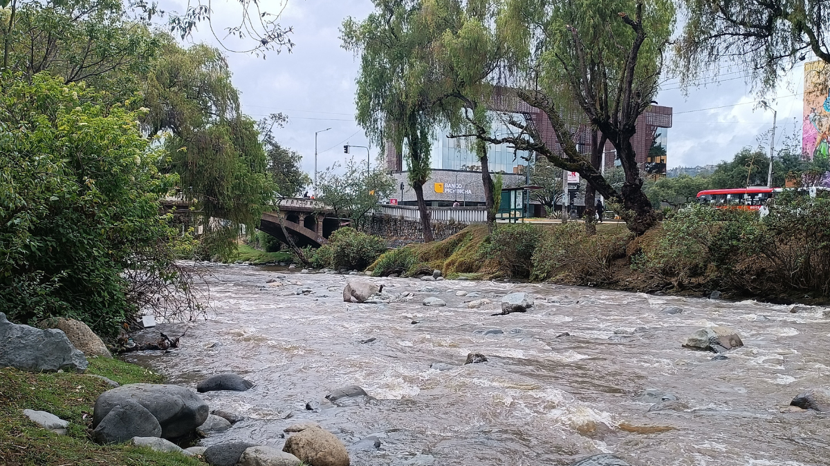El caudal del río Tomebamba se recuperó tras la fuerte lluvia del fin de semana.