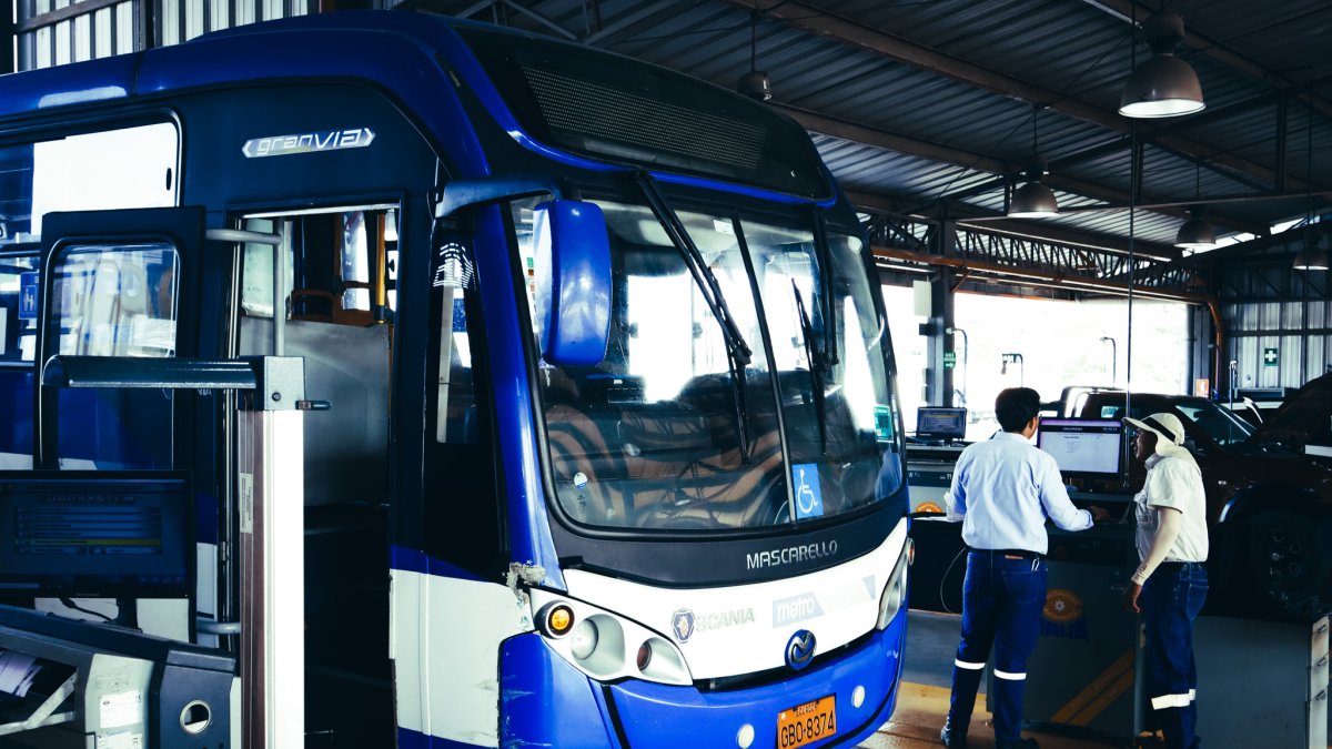 Los buses que no se sometan al proceso de matriculación en el mes que les corresponde deberán pagar hasta 100 dólares.